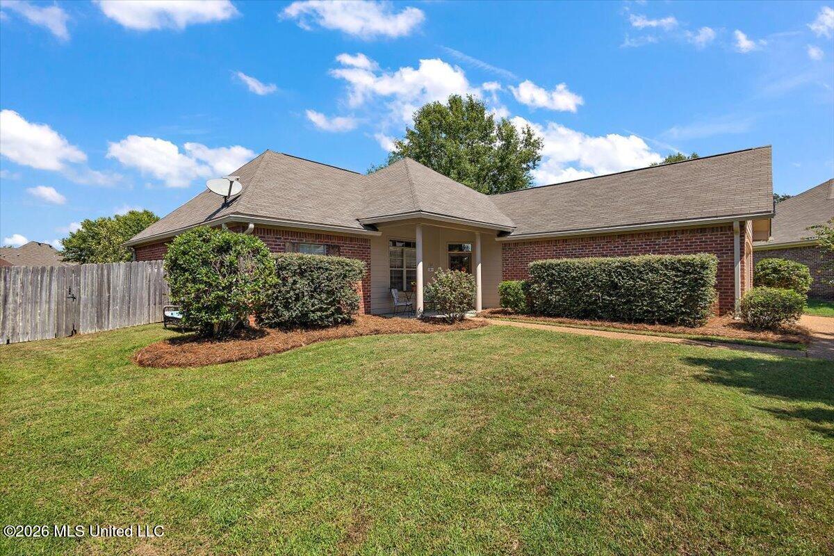 102 Eastland Cove Property Photo 2