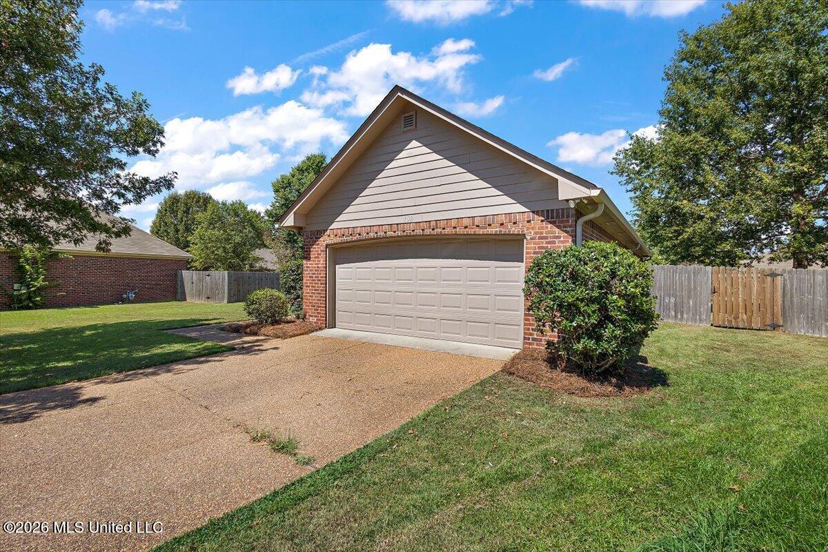 102 Eastland Cove Property Photo 3