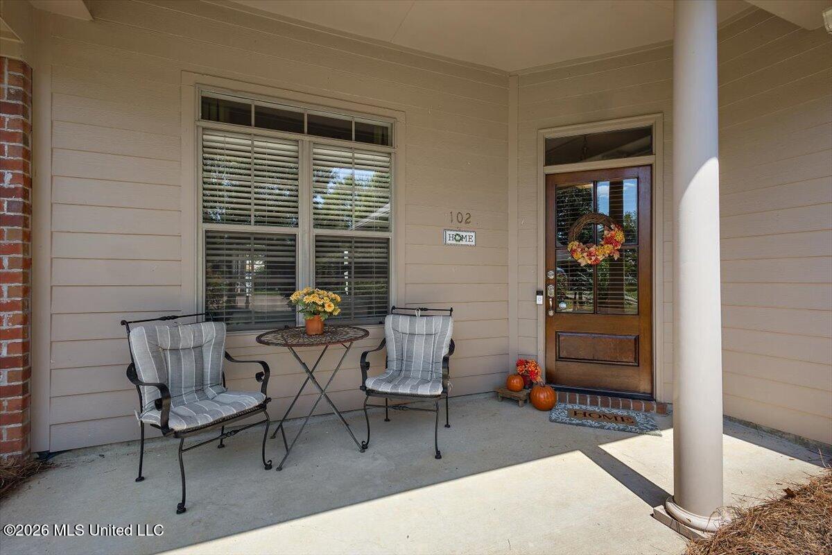 102 Eastland Cove Property Photo 4