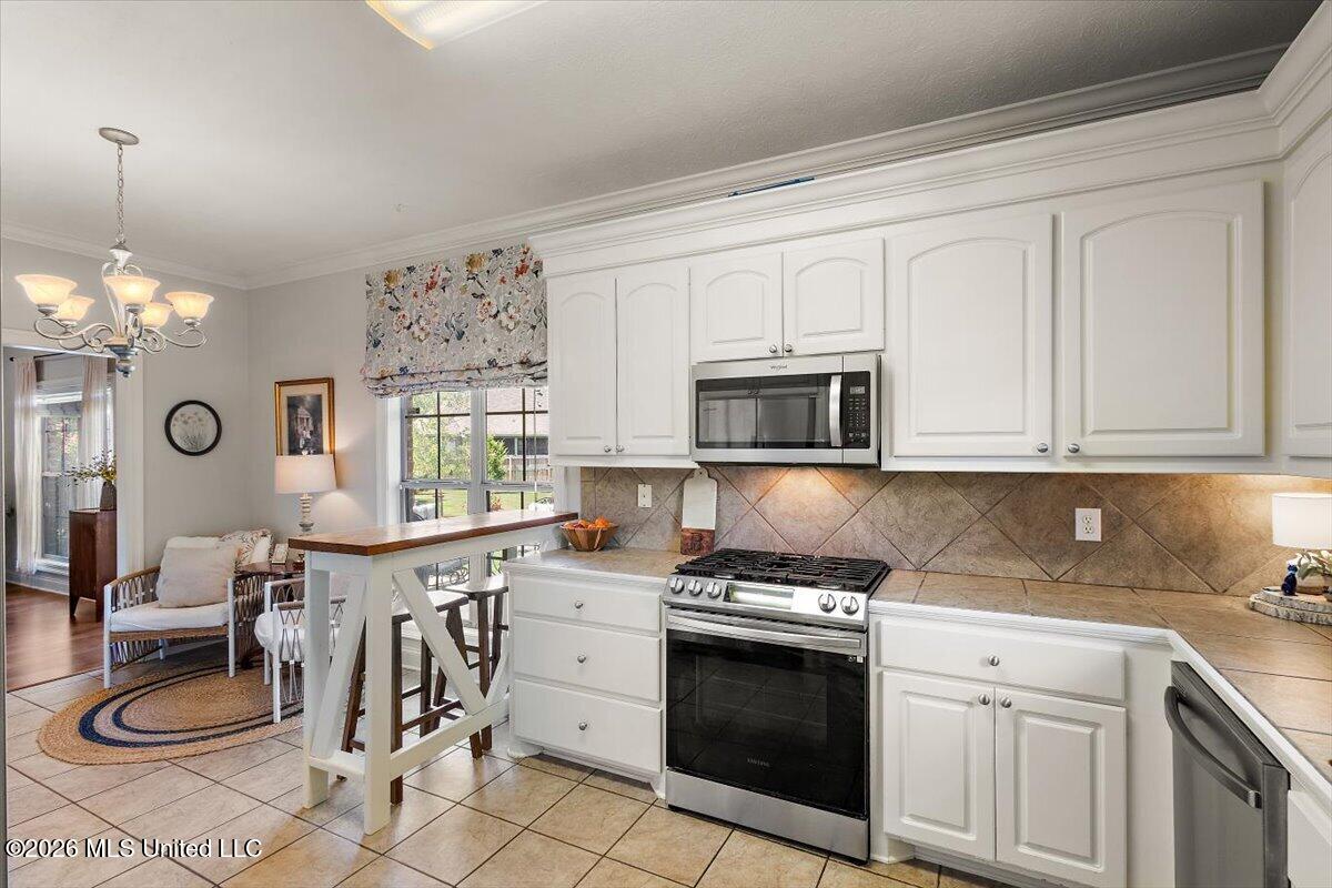 102 Eastland Cove Property Photo 11