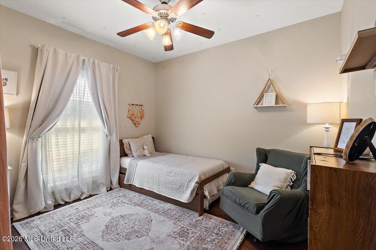 102 Eastland Cove Property Photo 20
