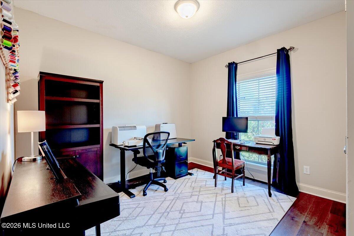 102 Eastland Cove Property Photo 23