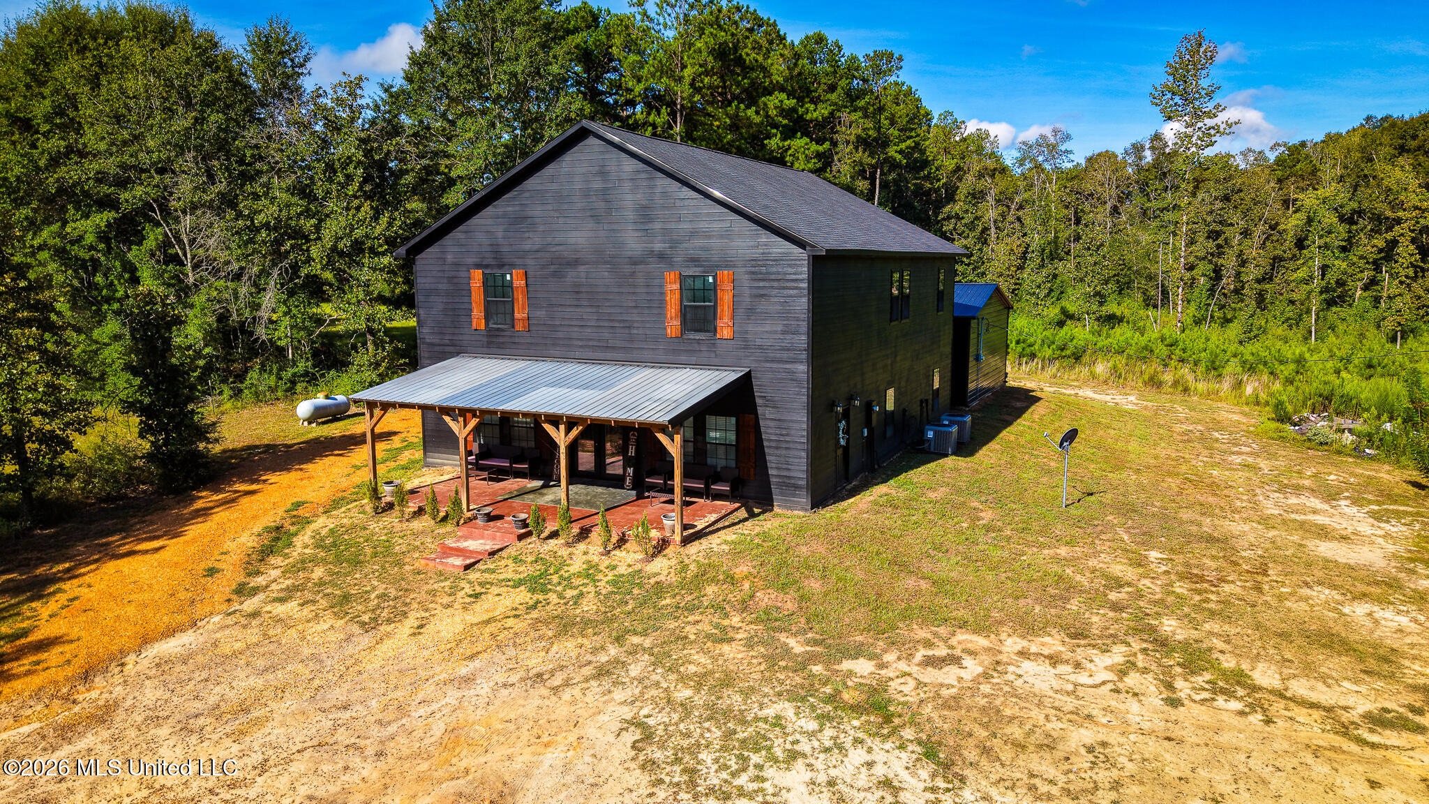 622 Highway 583 Property Photo 1