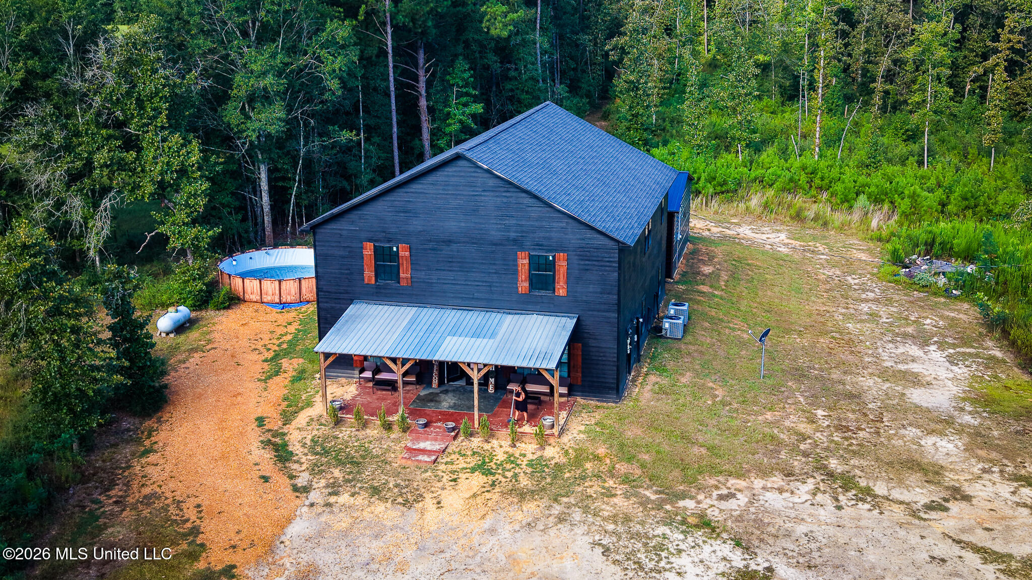 622 Highway 583 Property Photo 3