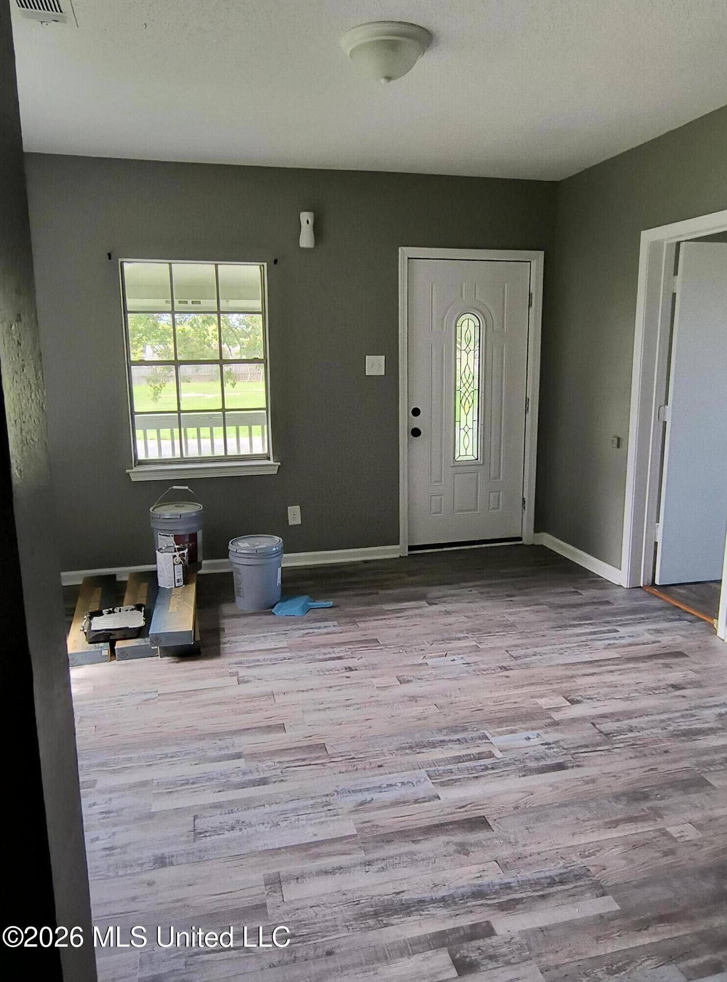2226 26 Street Property Photo 3