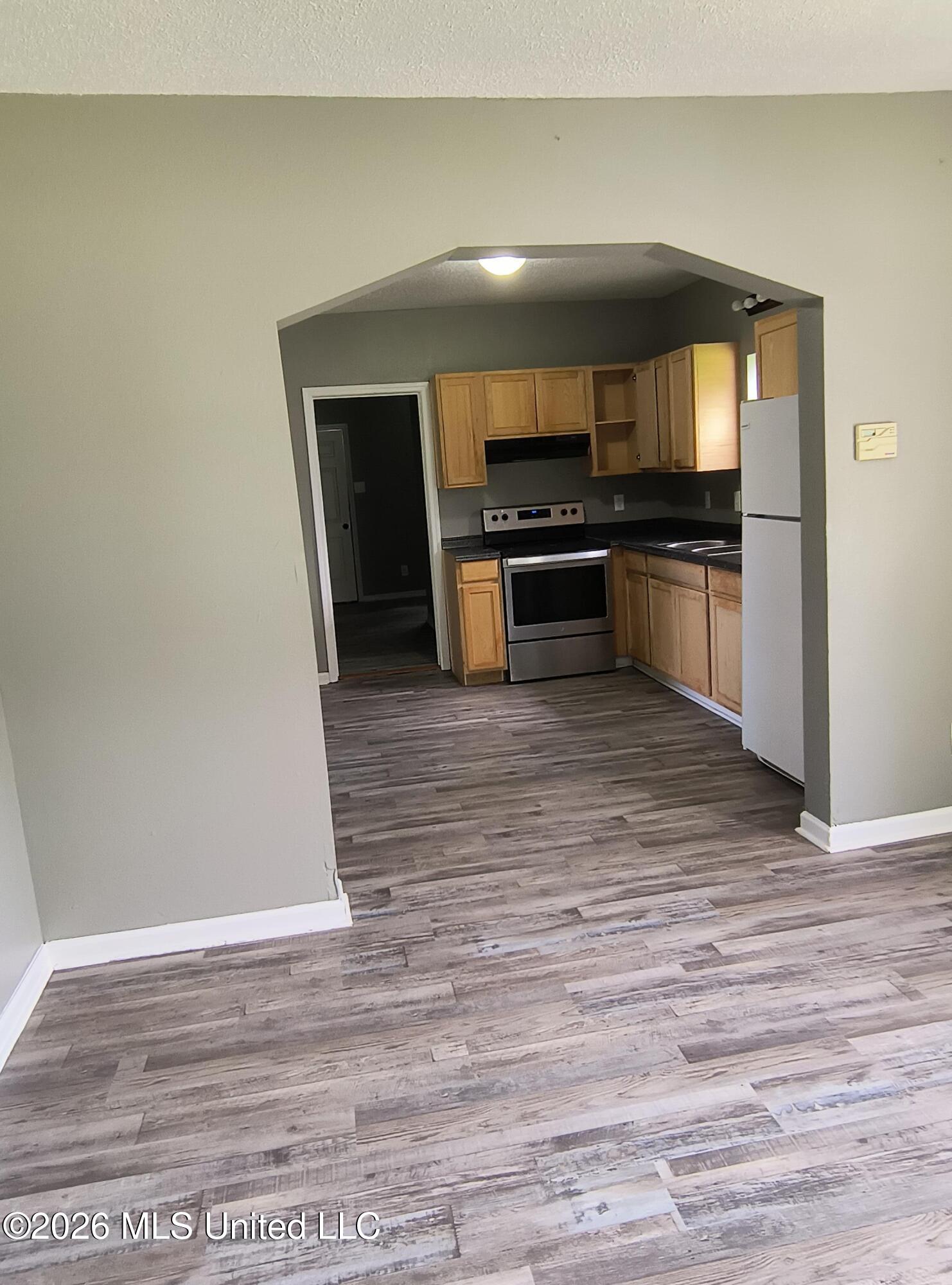 2226 26 Street Property Photo 4