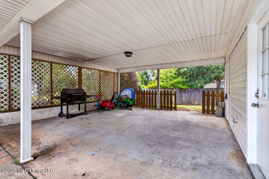 9534 Laa La Way Property Photo 8