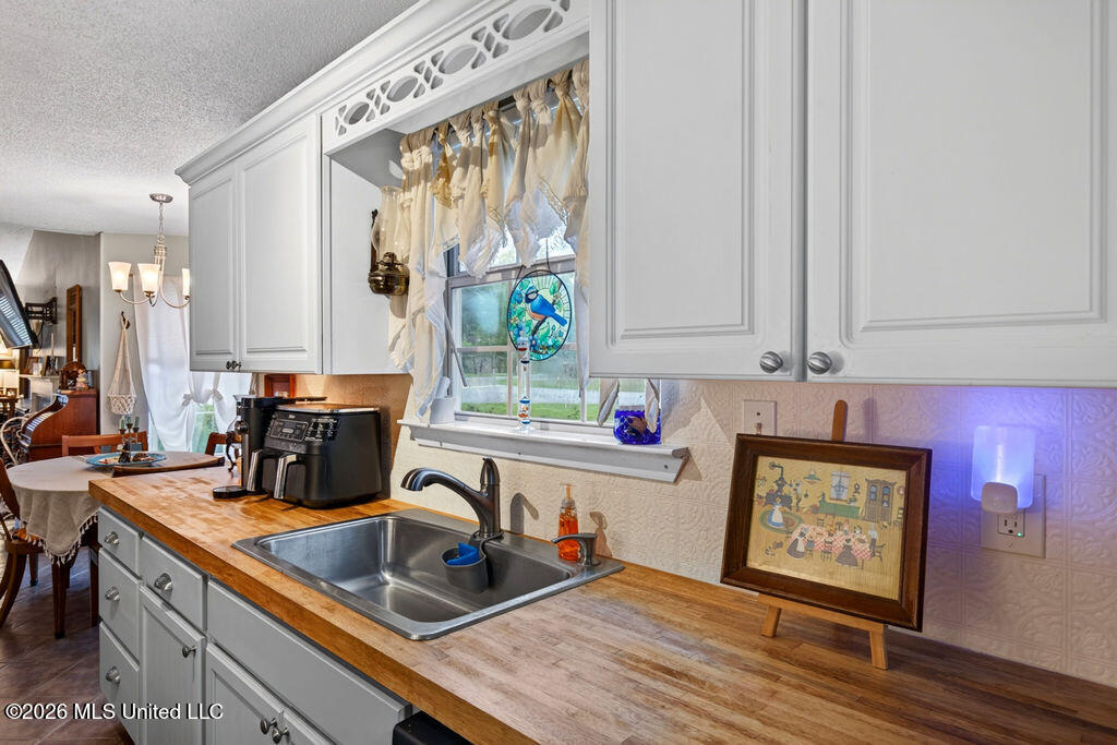 9534 Laa La Way Property Photo 18