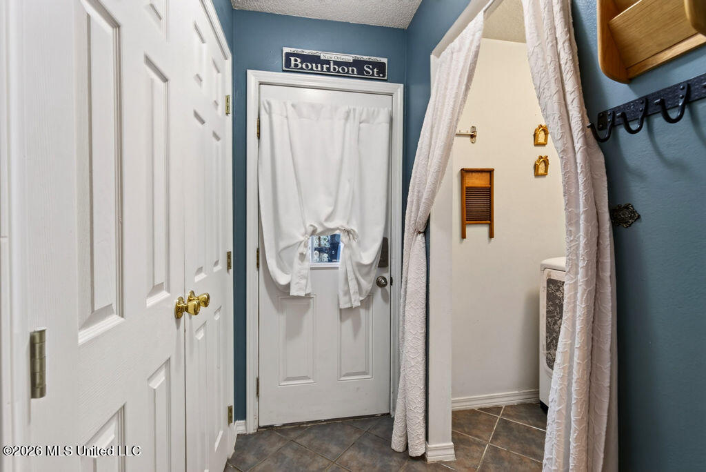 9534 Laa La Way Property Photo 19