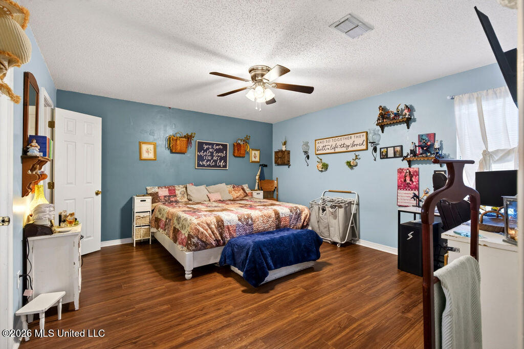 9534 Laa La Way Property Photo 21