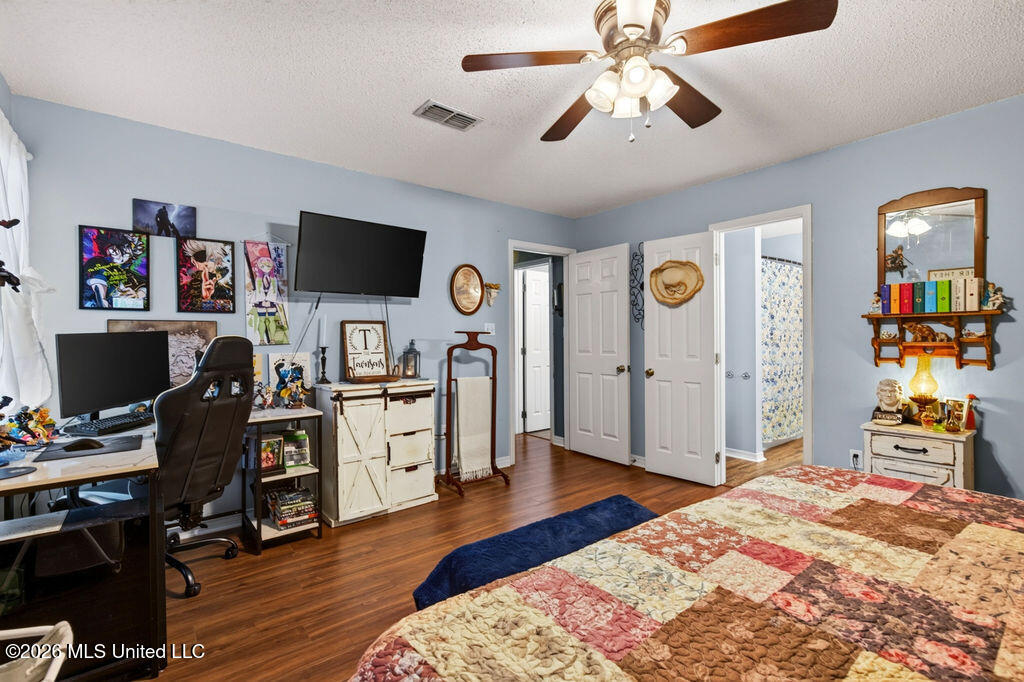 9534 Laa La Way Property Photo 22