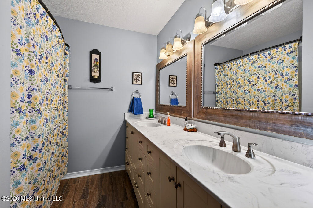 9534 Laa La Way Property Photo 23