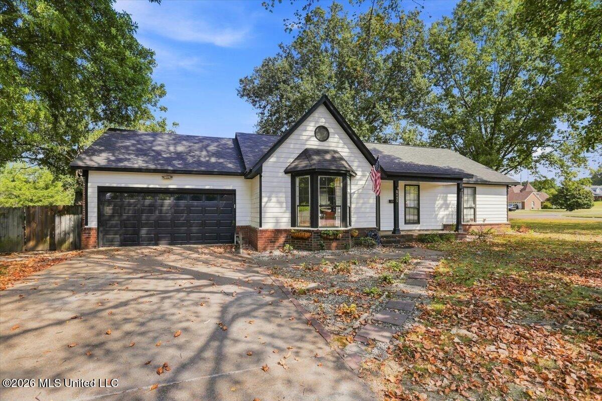 5495 Plum Tree Cove Property Photo 4