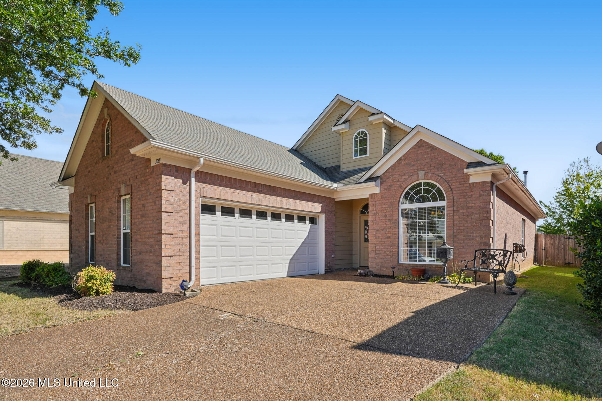 1091 Warwick Place Property Photo 2