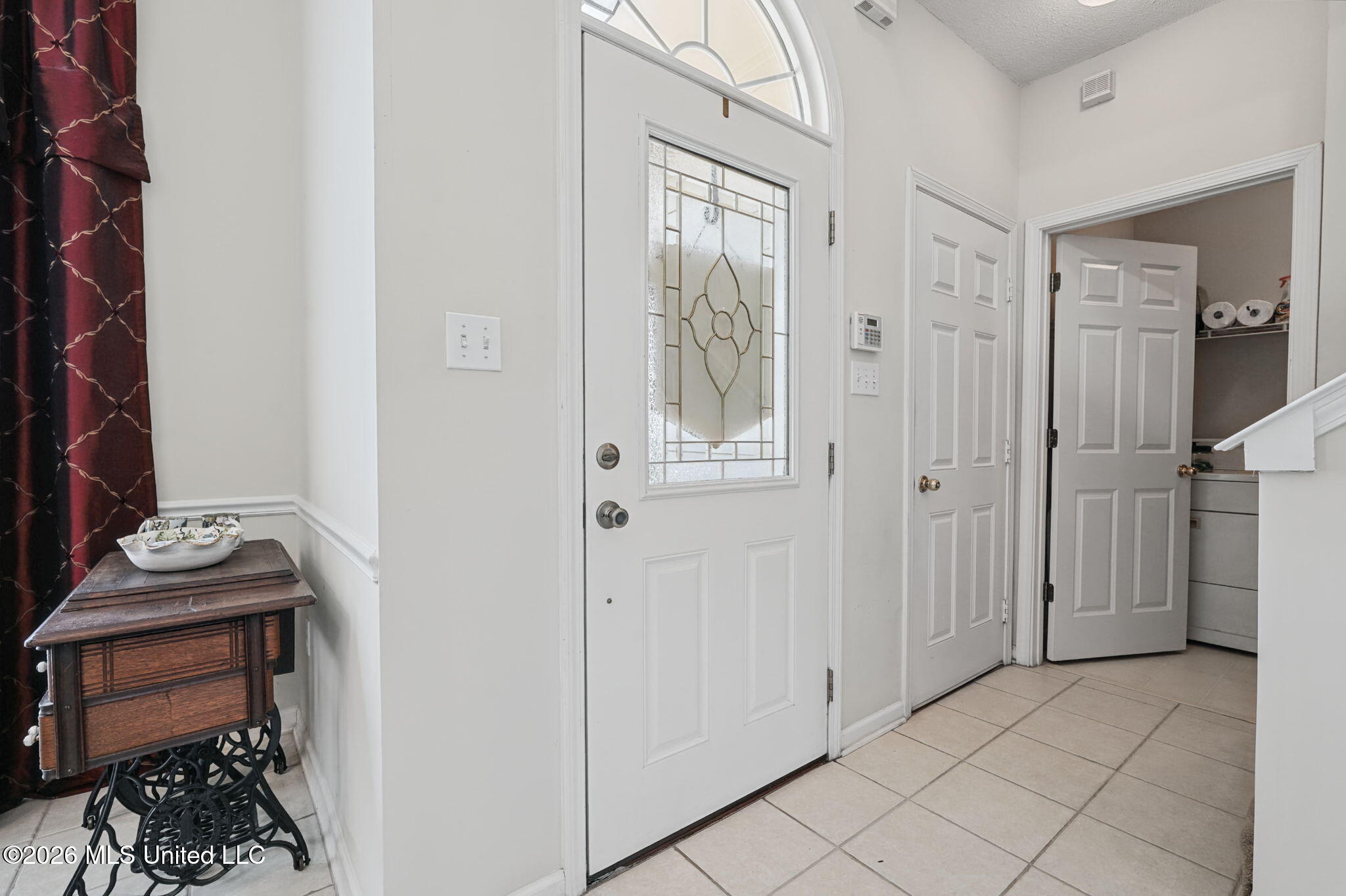 1091 Warwick Place Property Photo 4