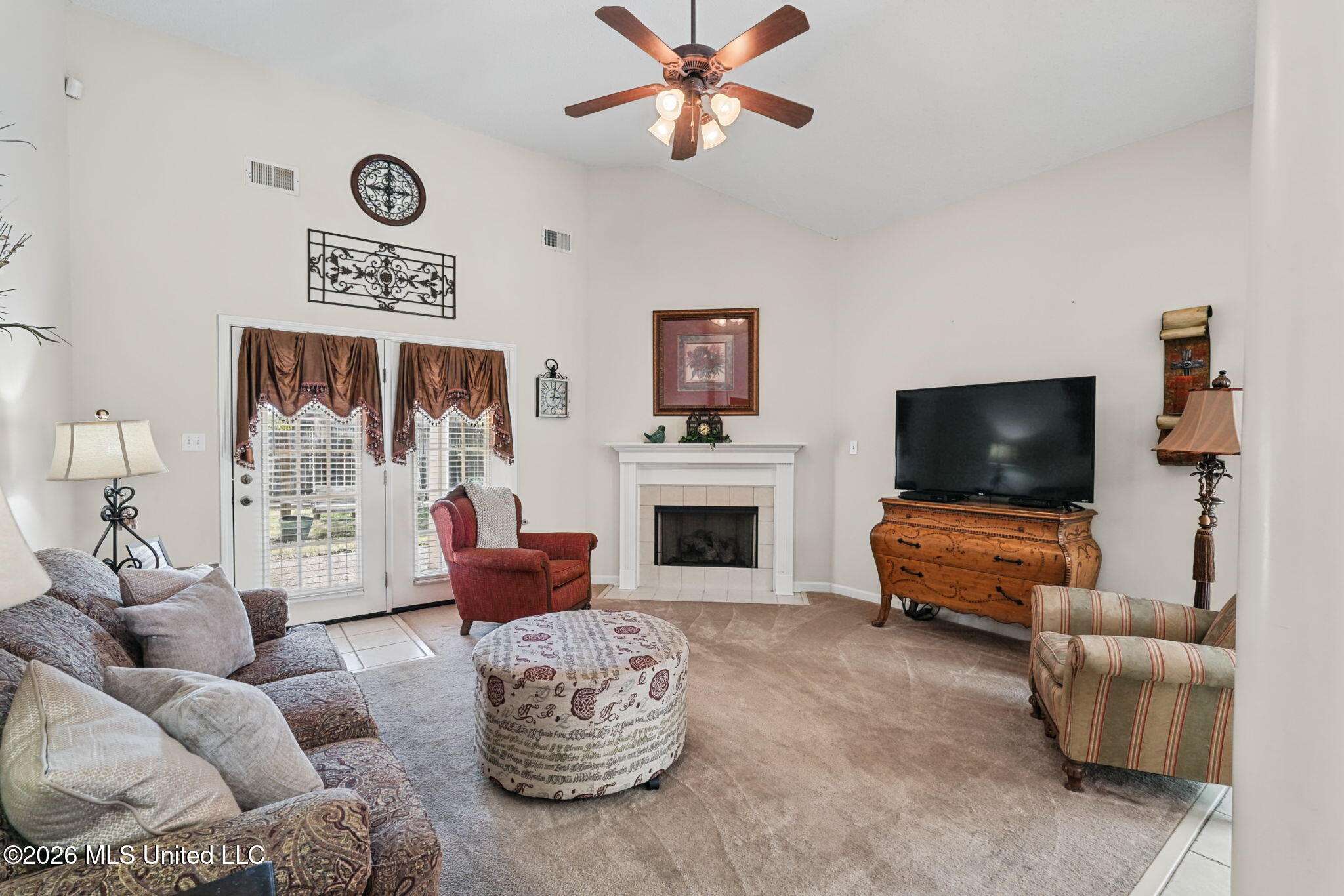 1091 Warwick Place Property Photo 6