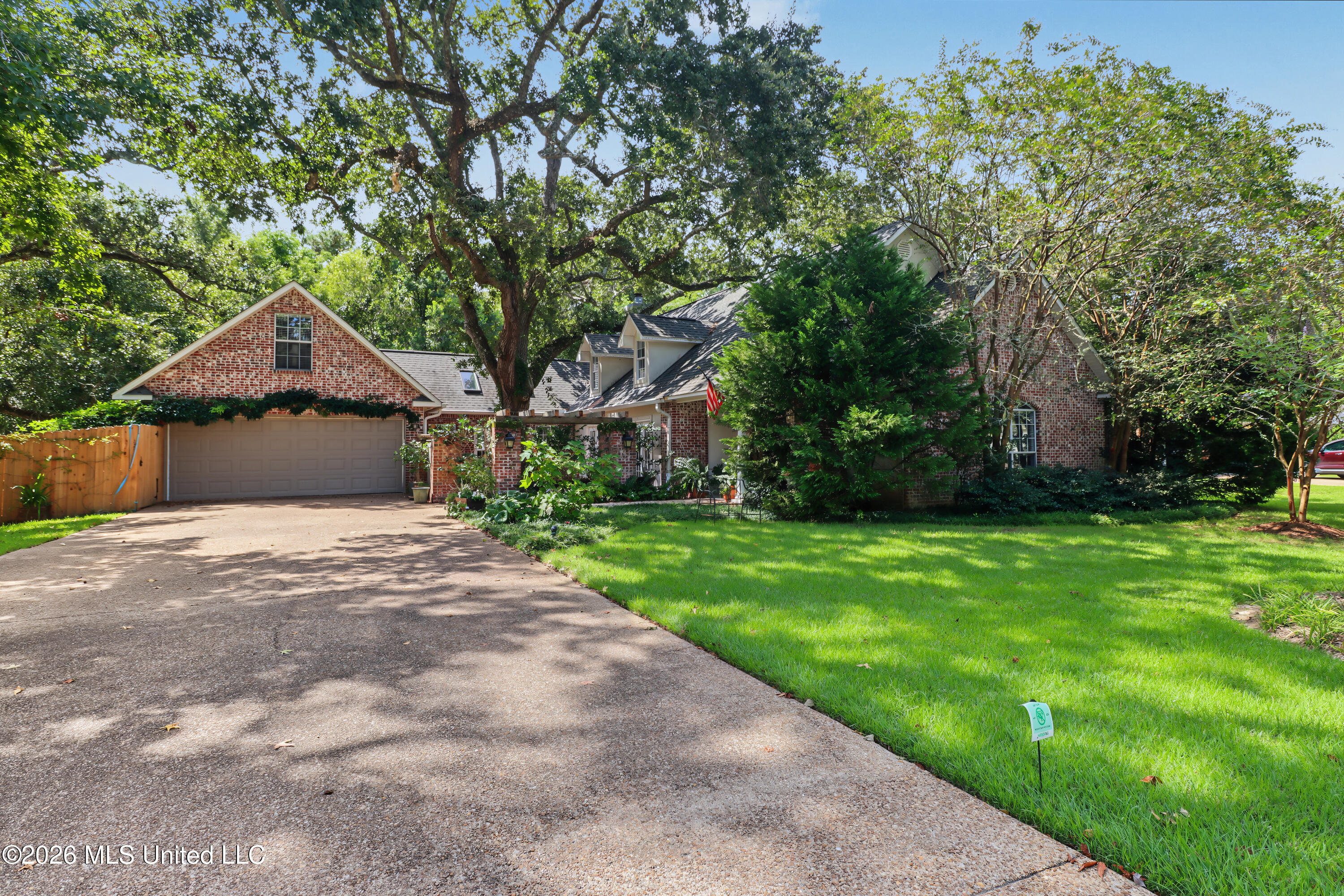 916 Bent Tree Circle Property Photo 2
