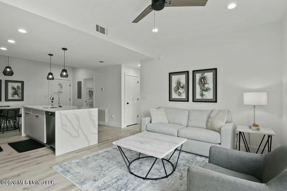 1302 Magnolia Street Property Photo 4