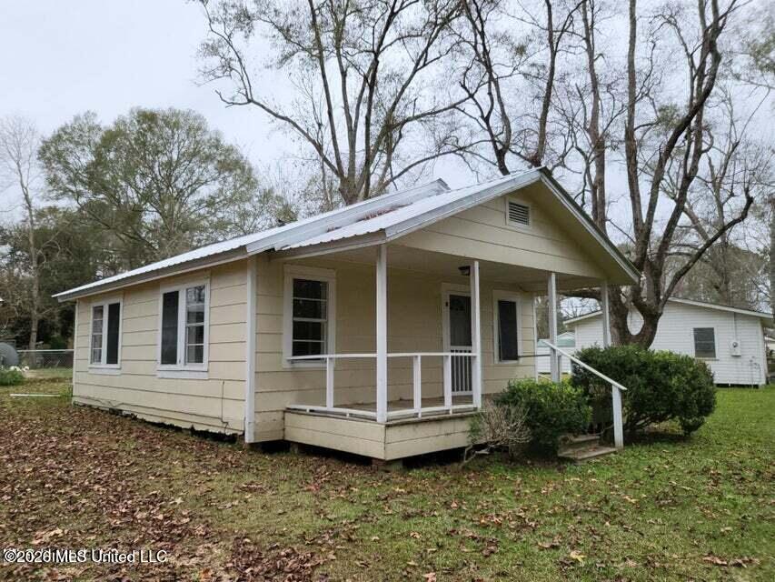 105 Florida Avenue Property Photo 1