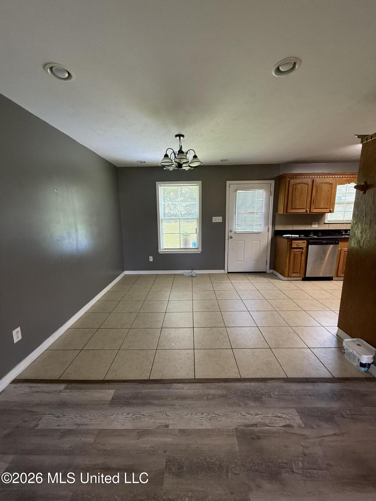 1359 Gloria Trail Ne Property Photo 2