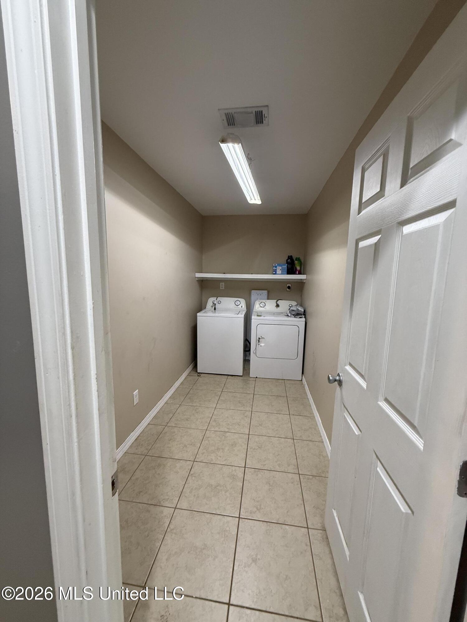1359 Gloria Trail Ne Property Photo 4