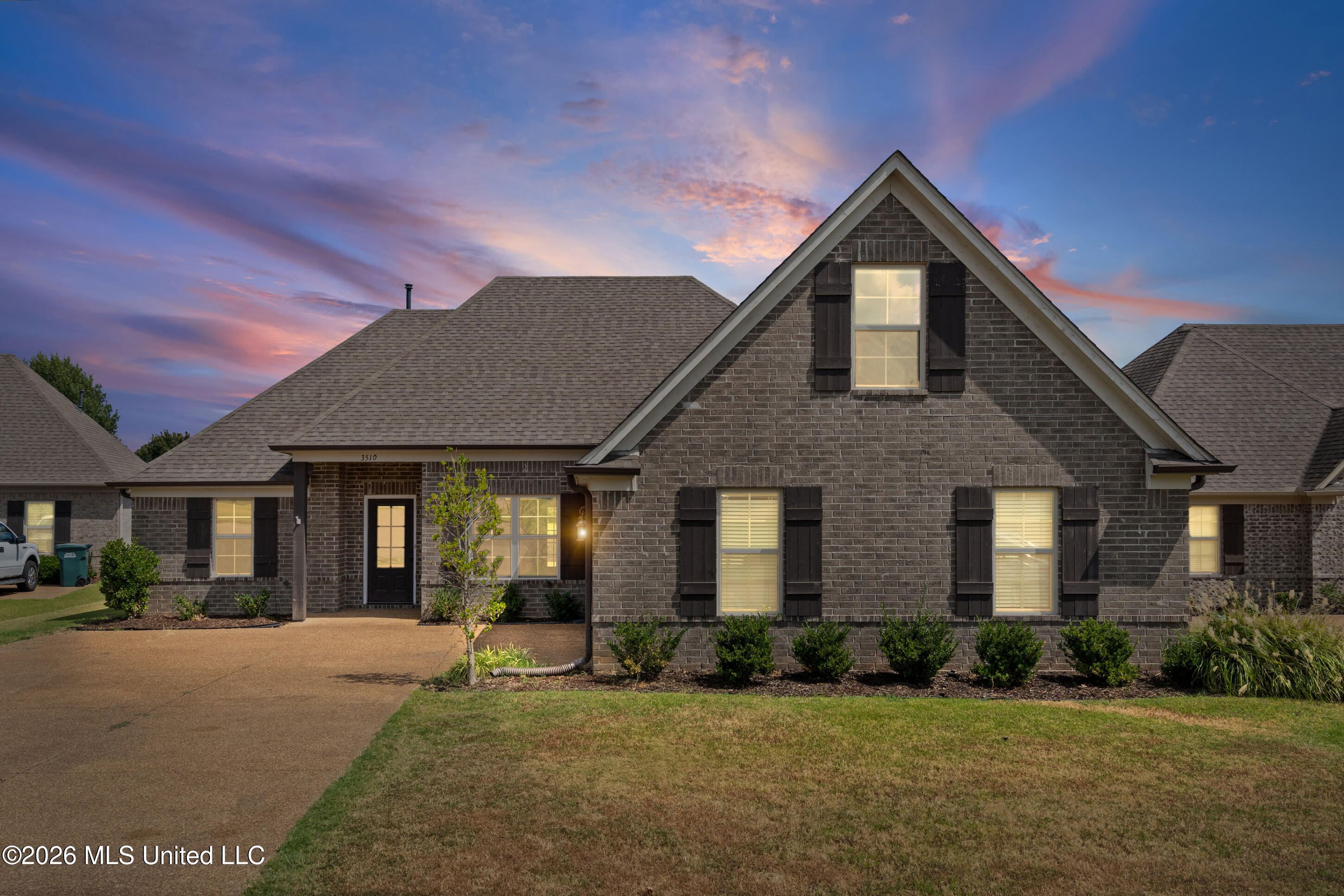 3510 Champion Hills Drive Property Photo 1