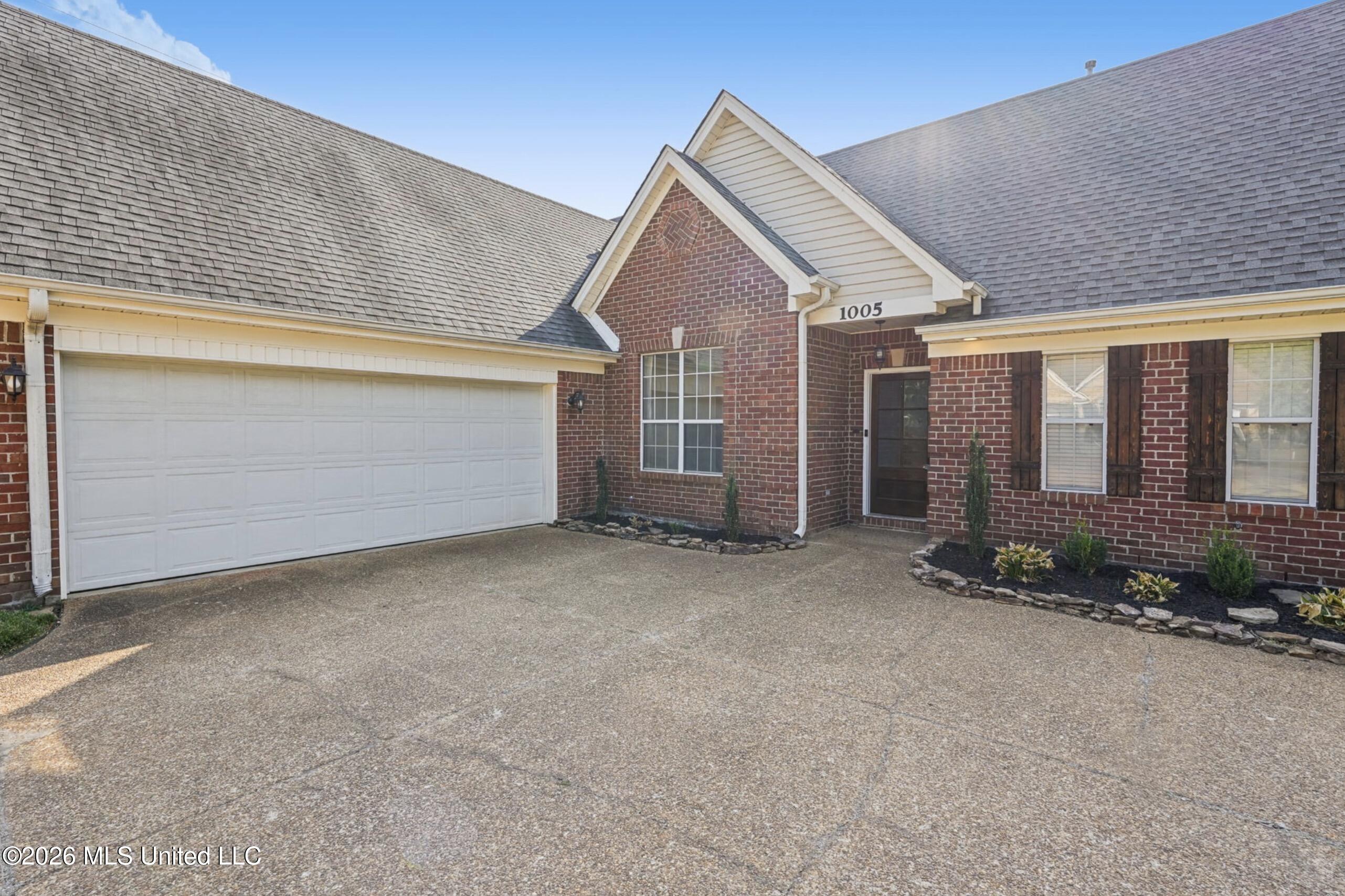 1005 Tara Drive Property Photo 2