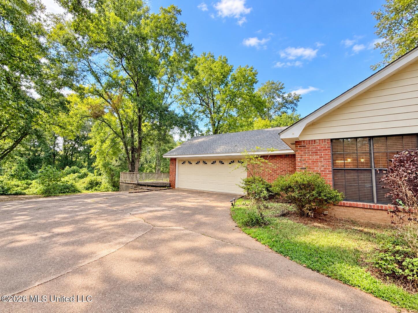 304 Pebblecreek Road Property Photo 9
