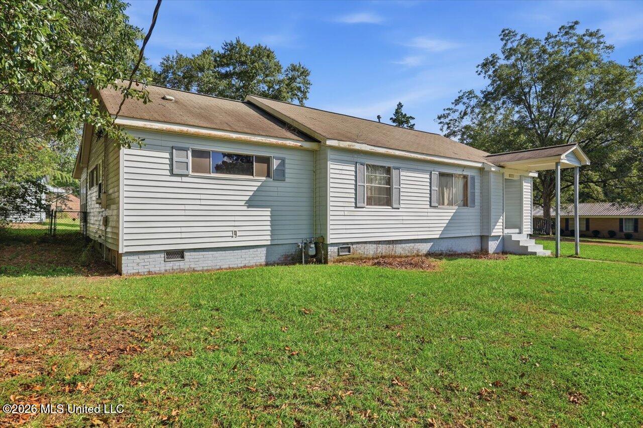 215 E Simpson Property Photo 2