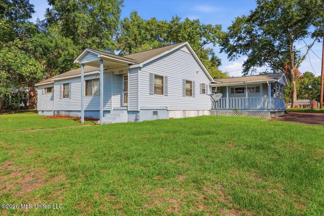 215 E Simpson Property Photo 3