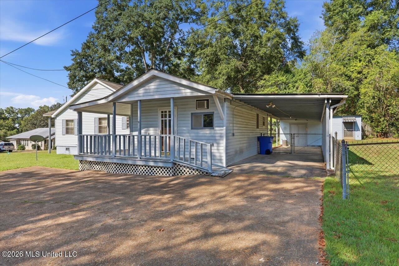 215 E Simpson Property Photo 5