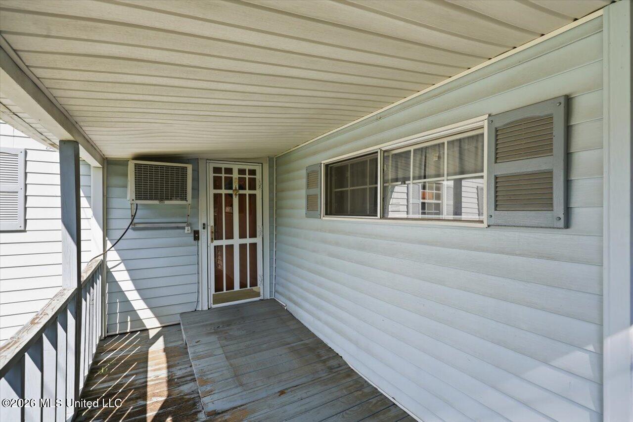 215 E Simpson Property Photo 6