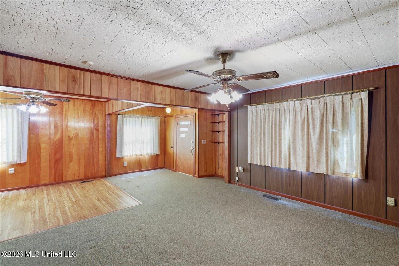 215 E Simpson Property Photo 10