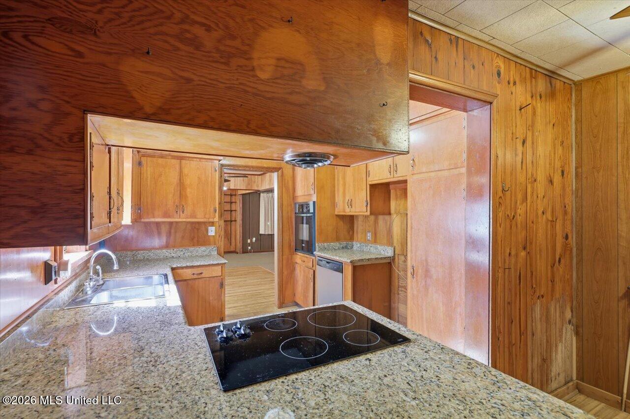 215 E Simpson Property Photo 15