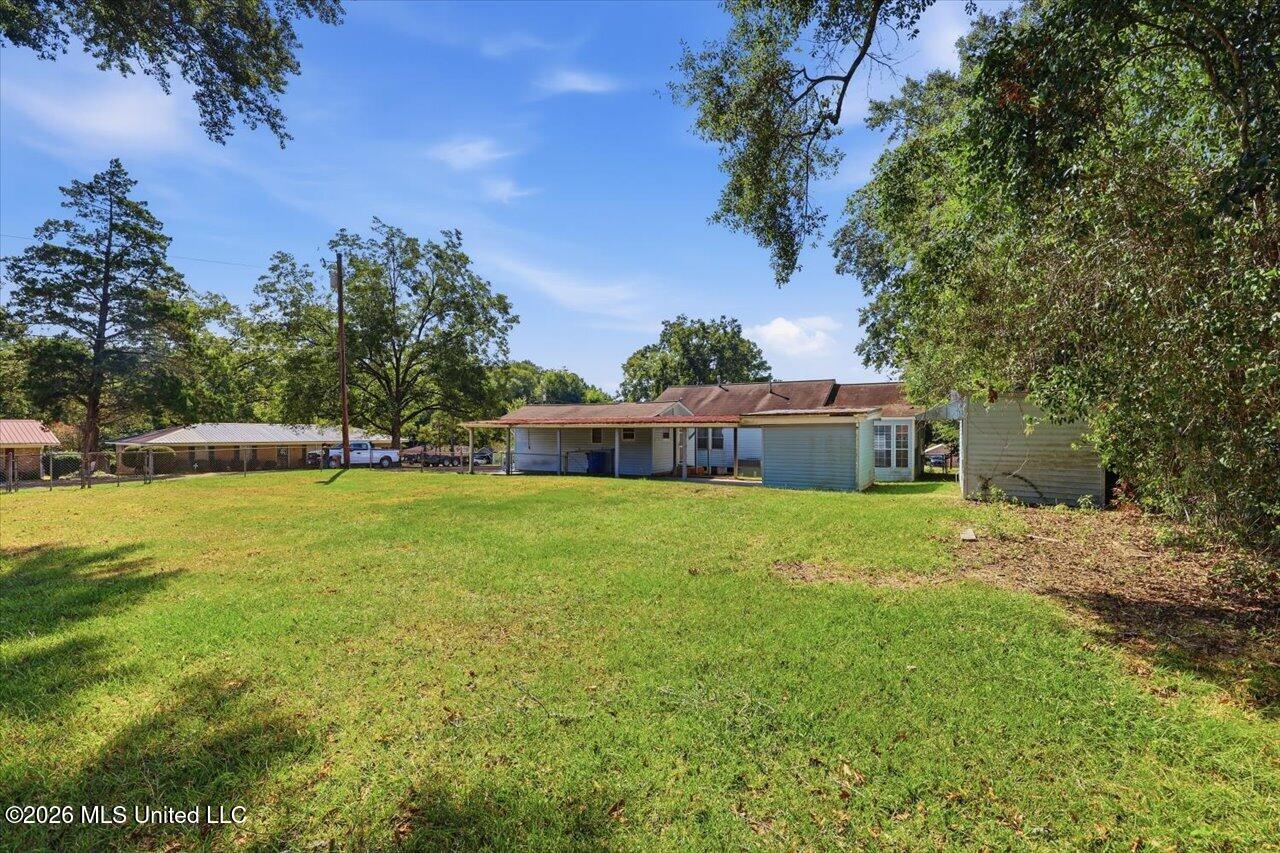 215 E Simpson Property Photo 36