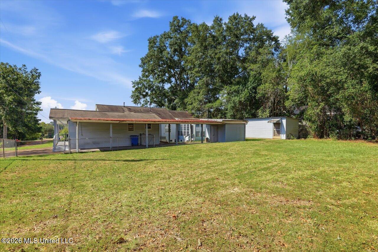 215 E Simpson Property Photo 37