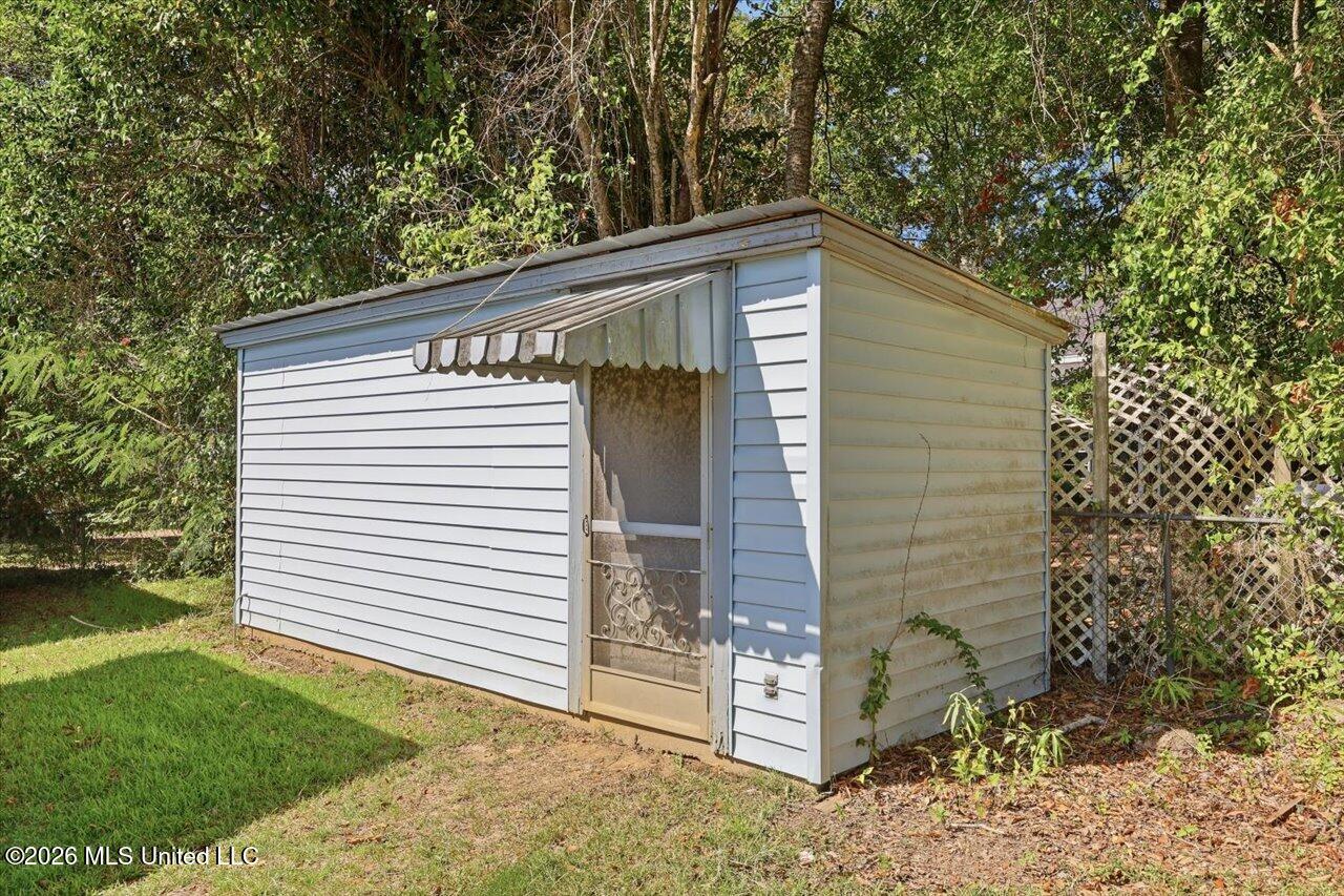 215 E Simpson Property Photo 38