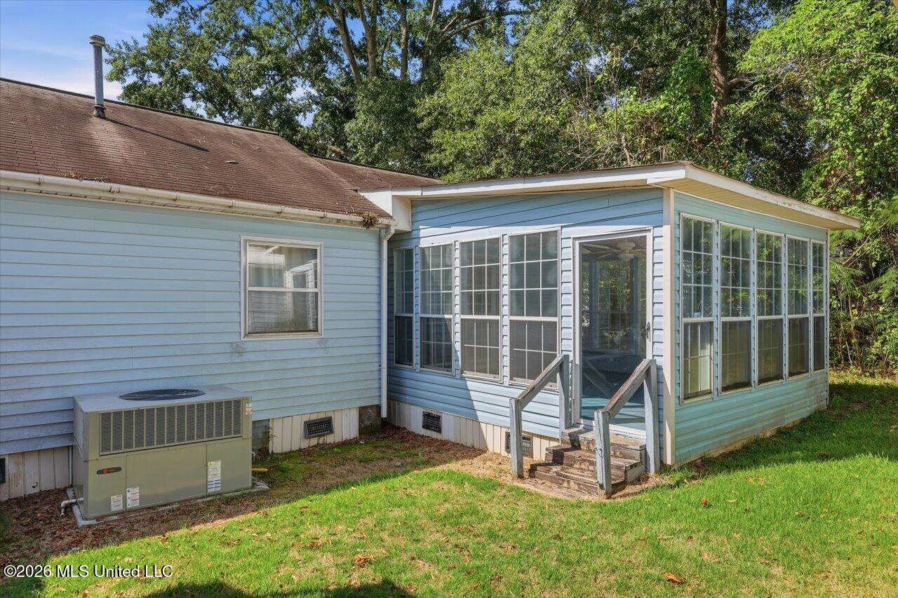 215 E Simpson Property Photo 41