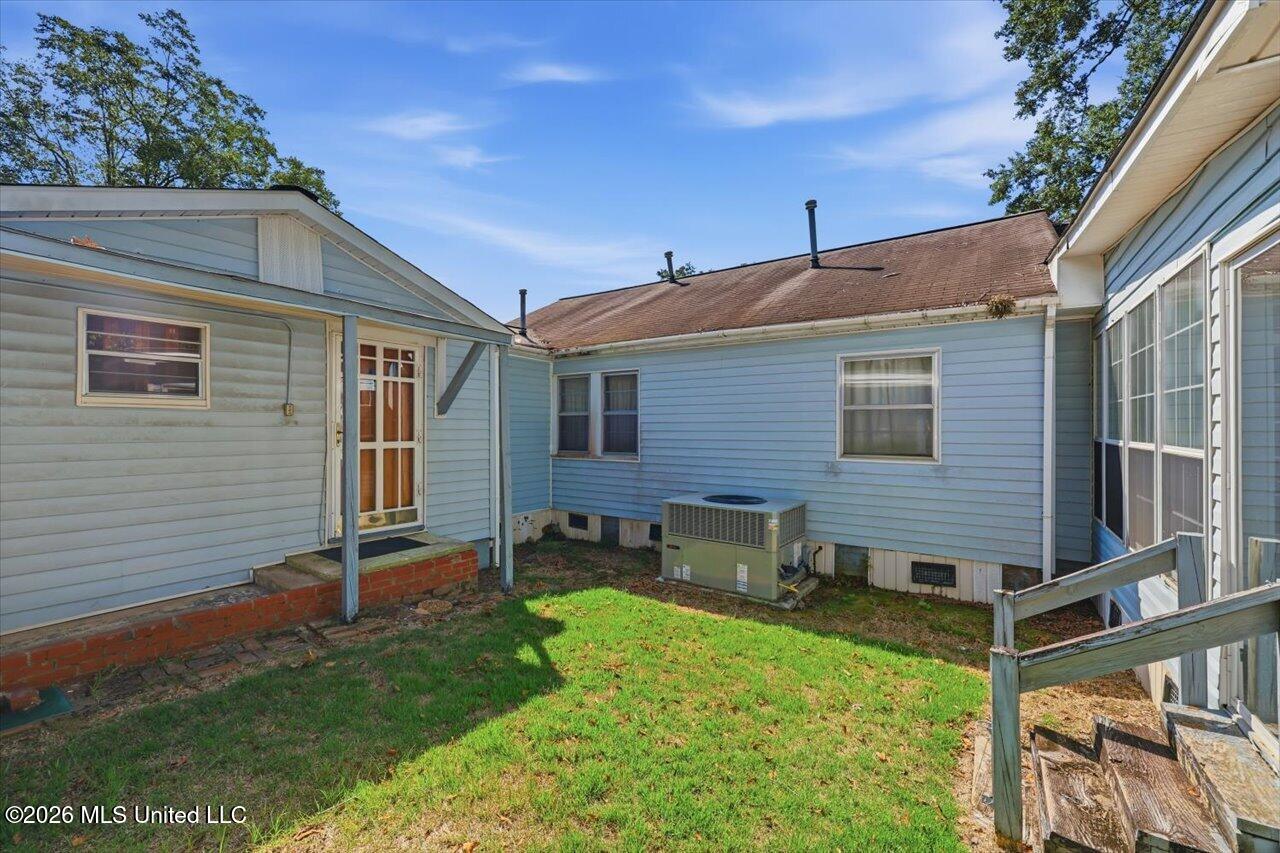 215 E Simpson Property Photo 42