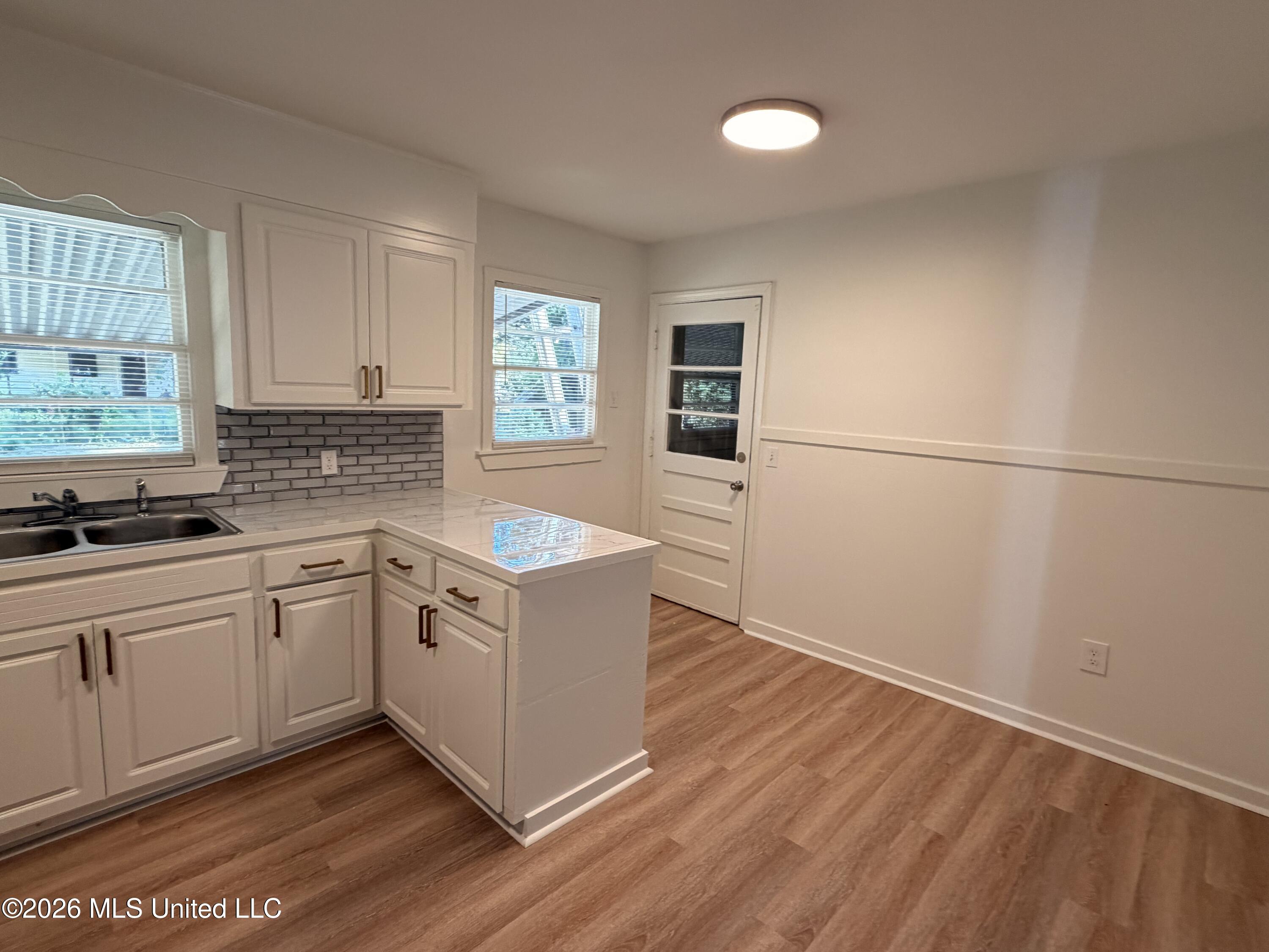 528 N Park Lane Property Photo 13