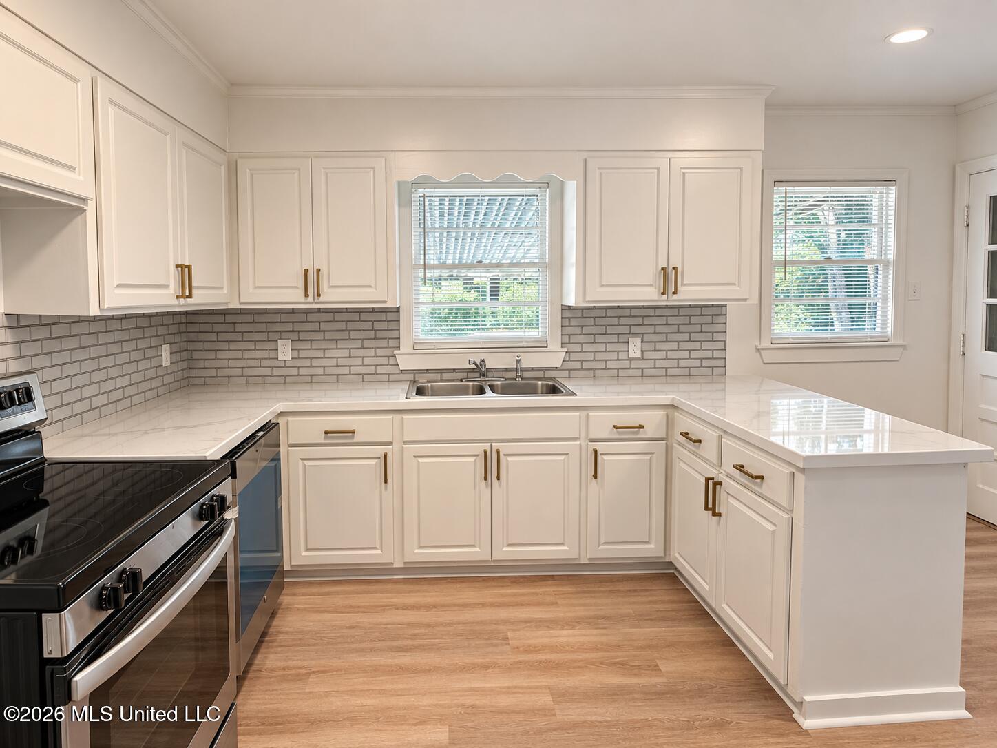 528 N Park Lane Property Photo 15
