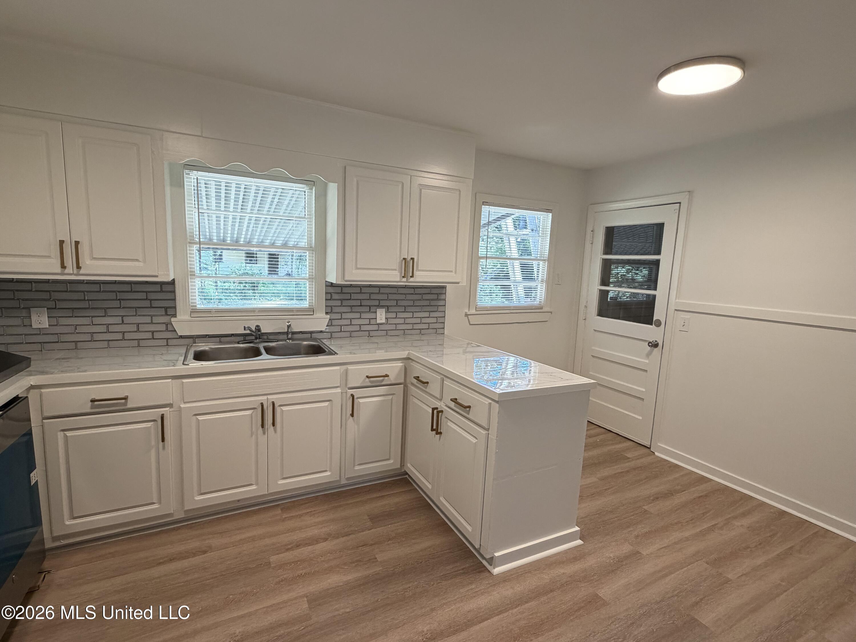 528 N Park Lane Property Photo 16