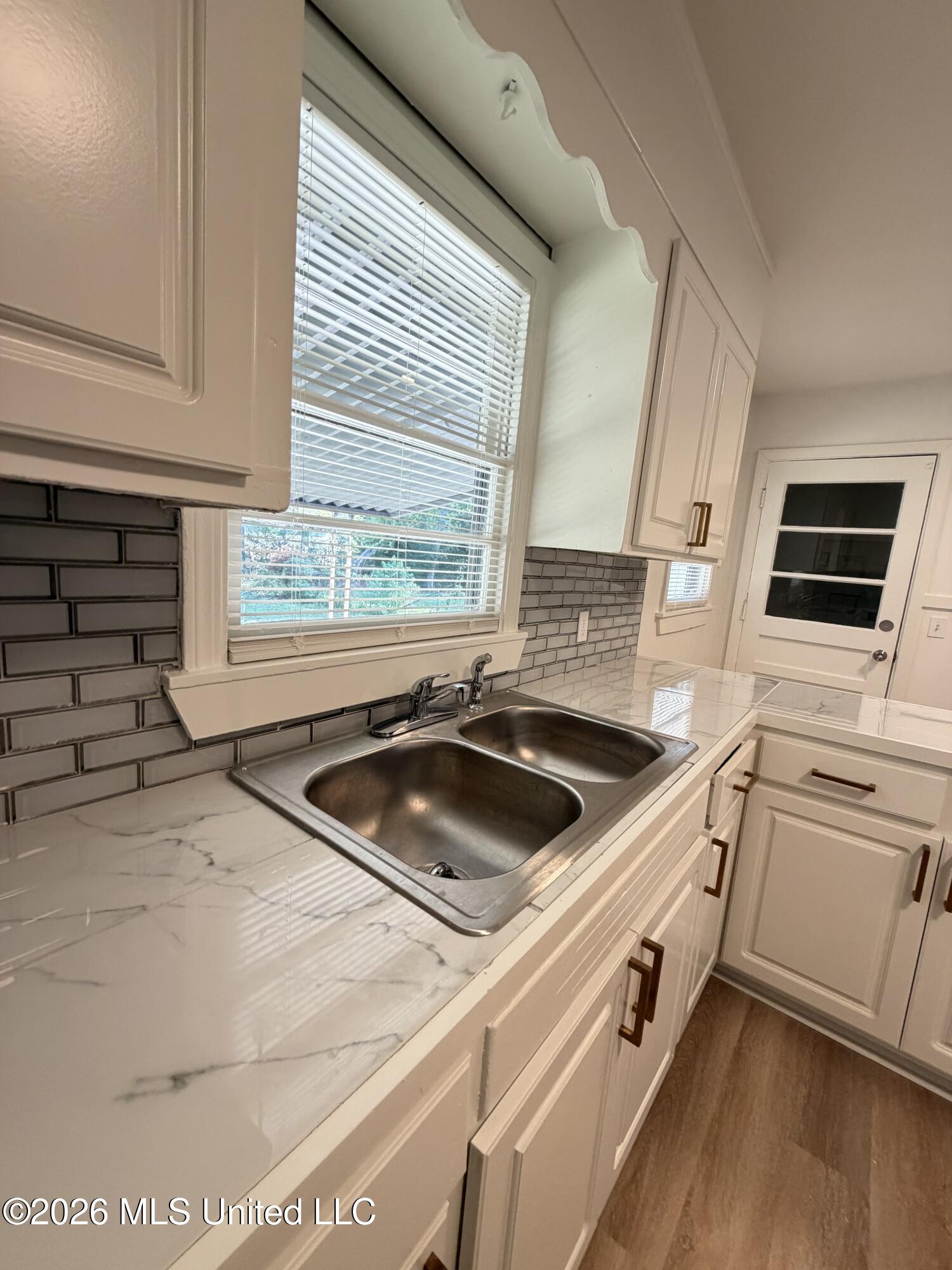 528 N Park Lane Property Photo 17