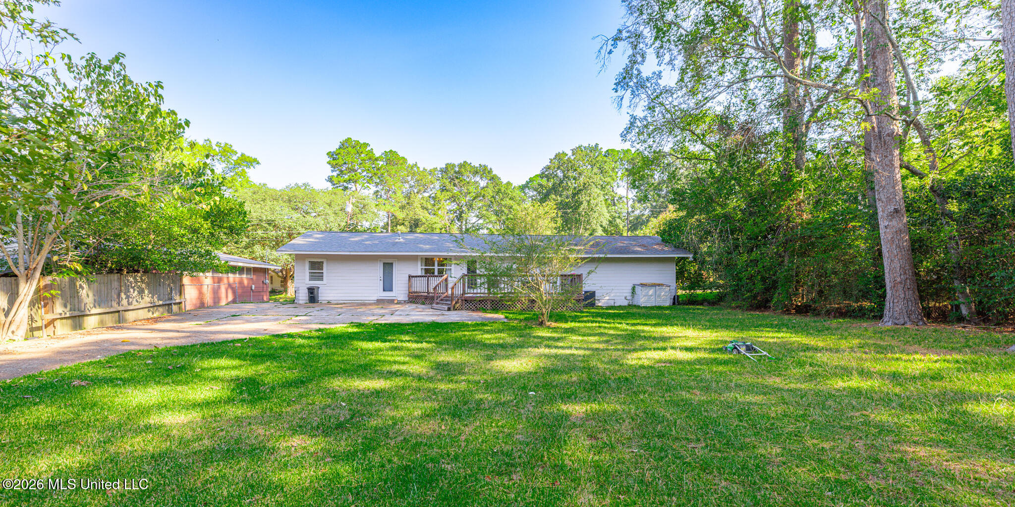 1611 Kent Avenue Property Photo 3