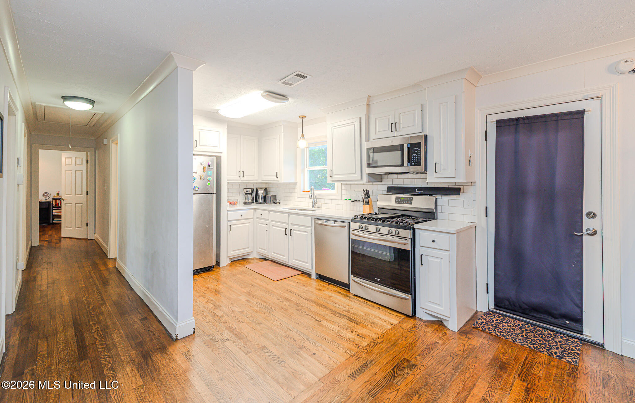 1611 Kent Avenue Property Photo 9