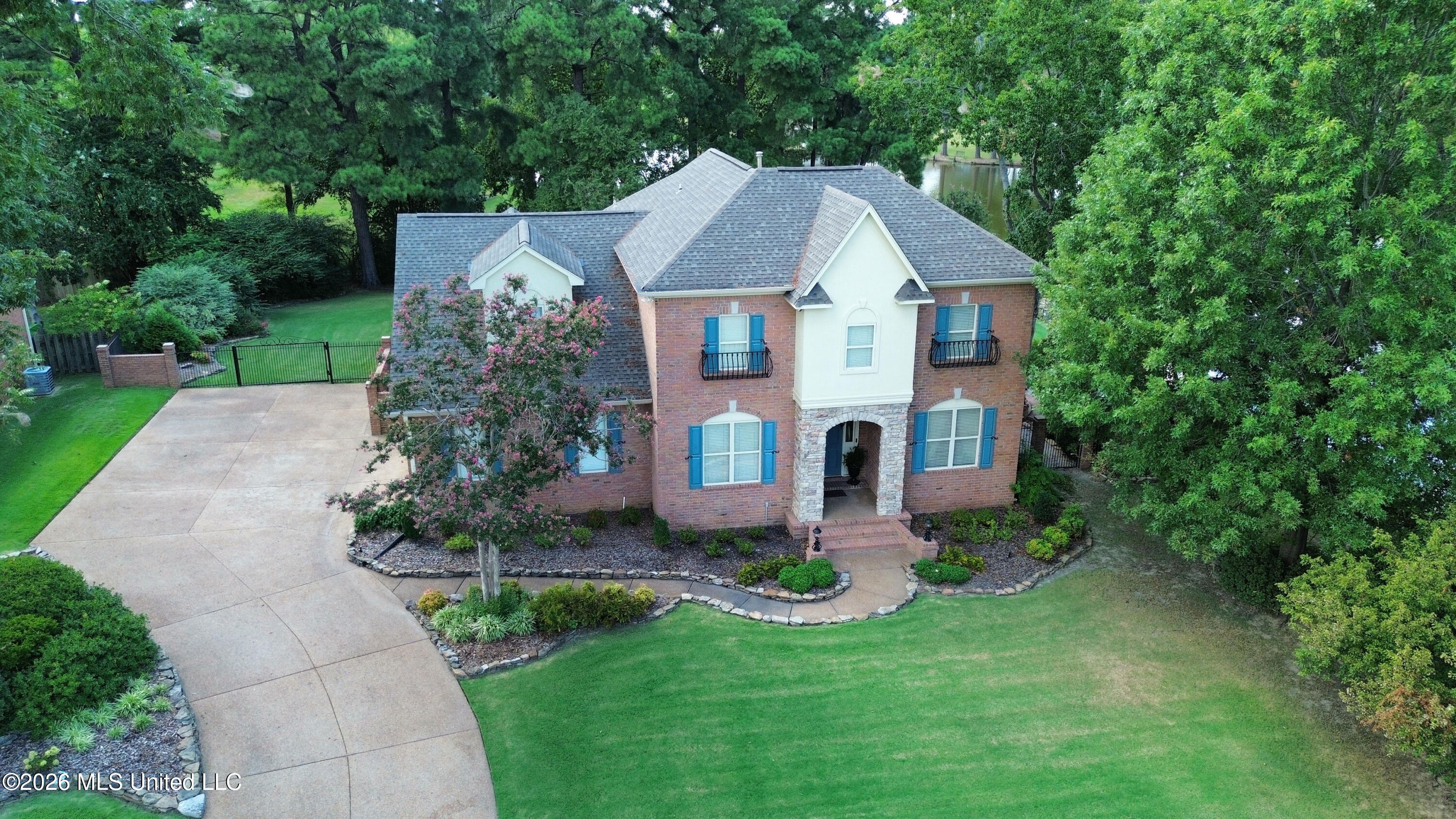 8209 Longwood Drive Property Photo 2