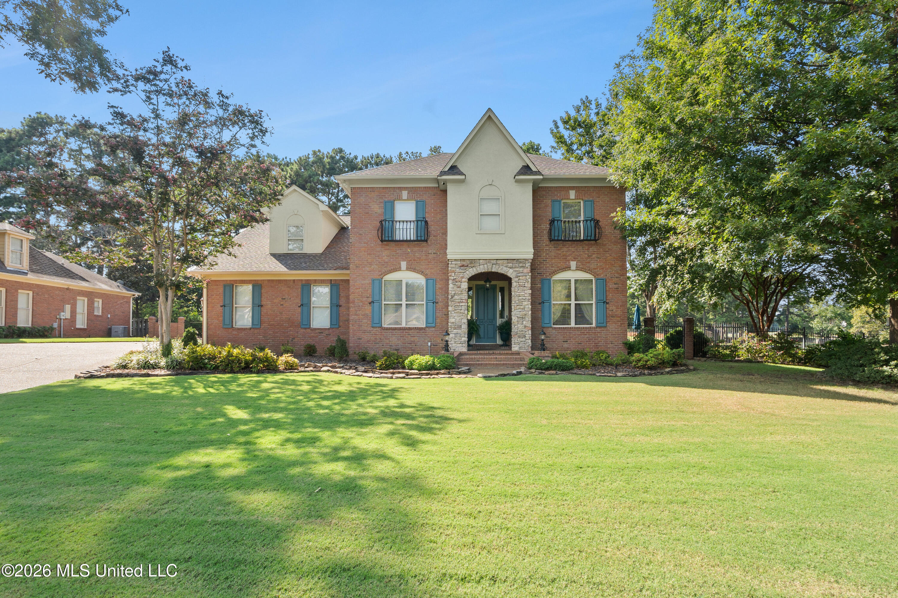 8209 Longwood Drive Property Photo 4