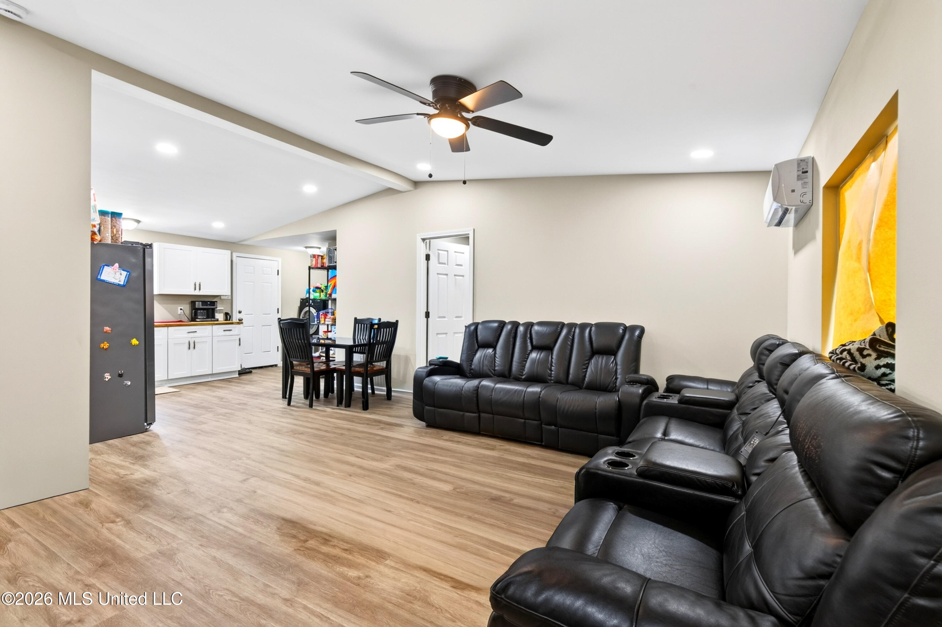 5053 W Swallow Lane Property Photo 6