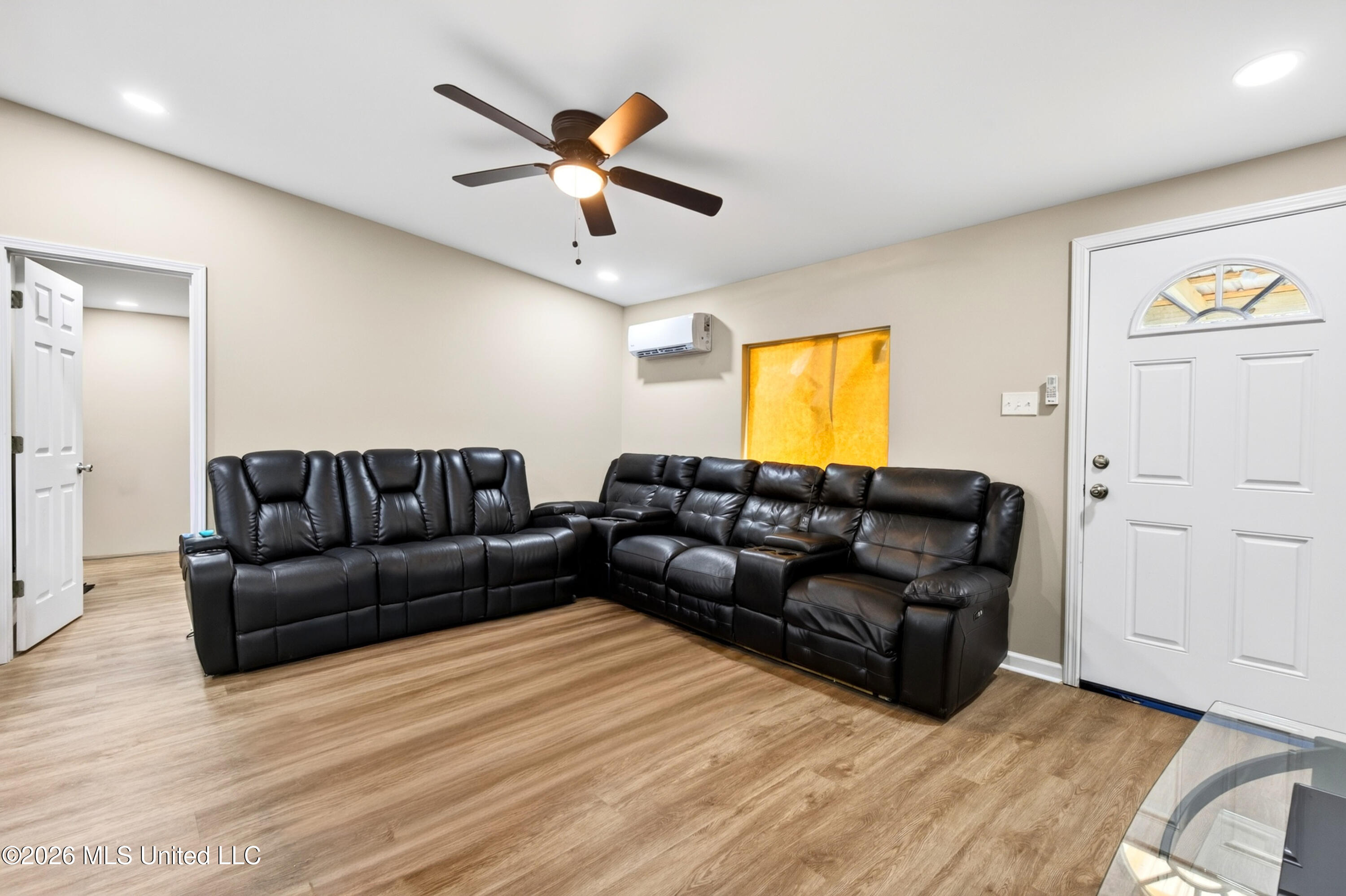 5053 W Swallow Lane Property Photo 7