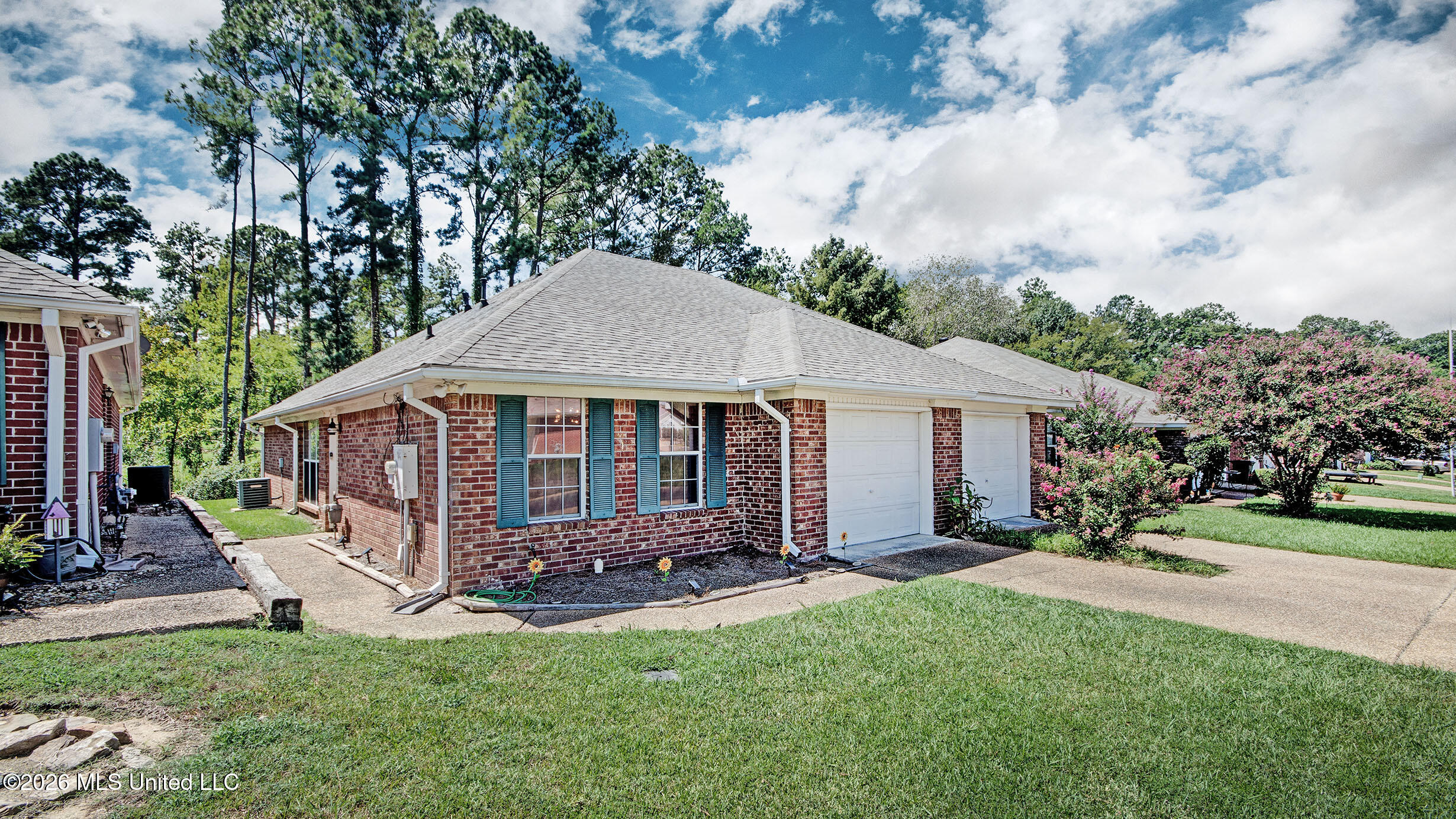 121 Kings Ridge Drive Property Photo 1
